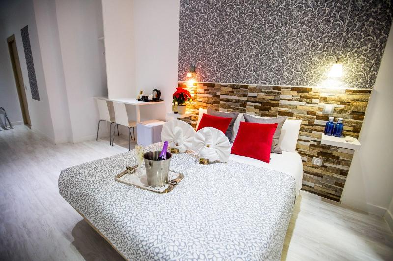 Hostal Adis image