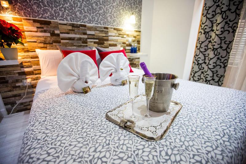 Hostal Adis image