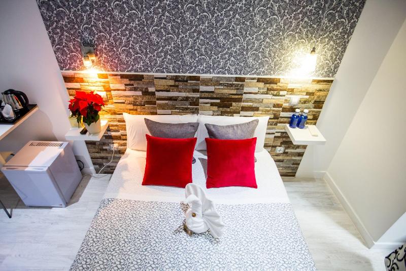 Hostal Adis image