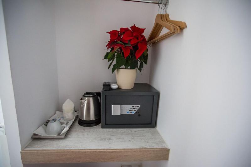 Hostal Adis image
