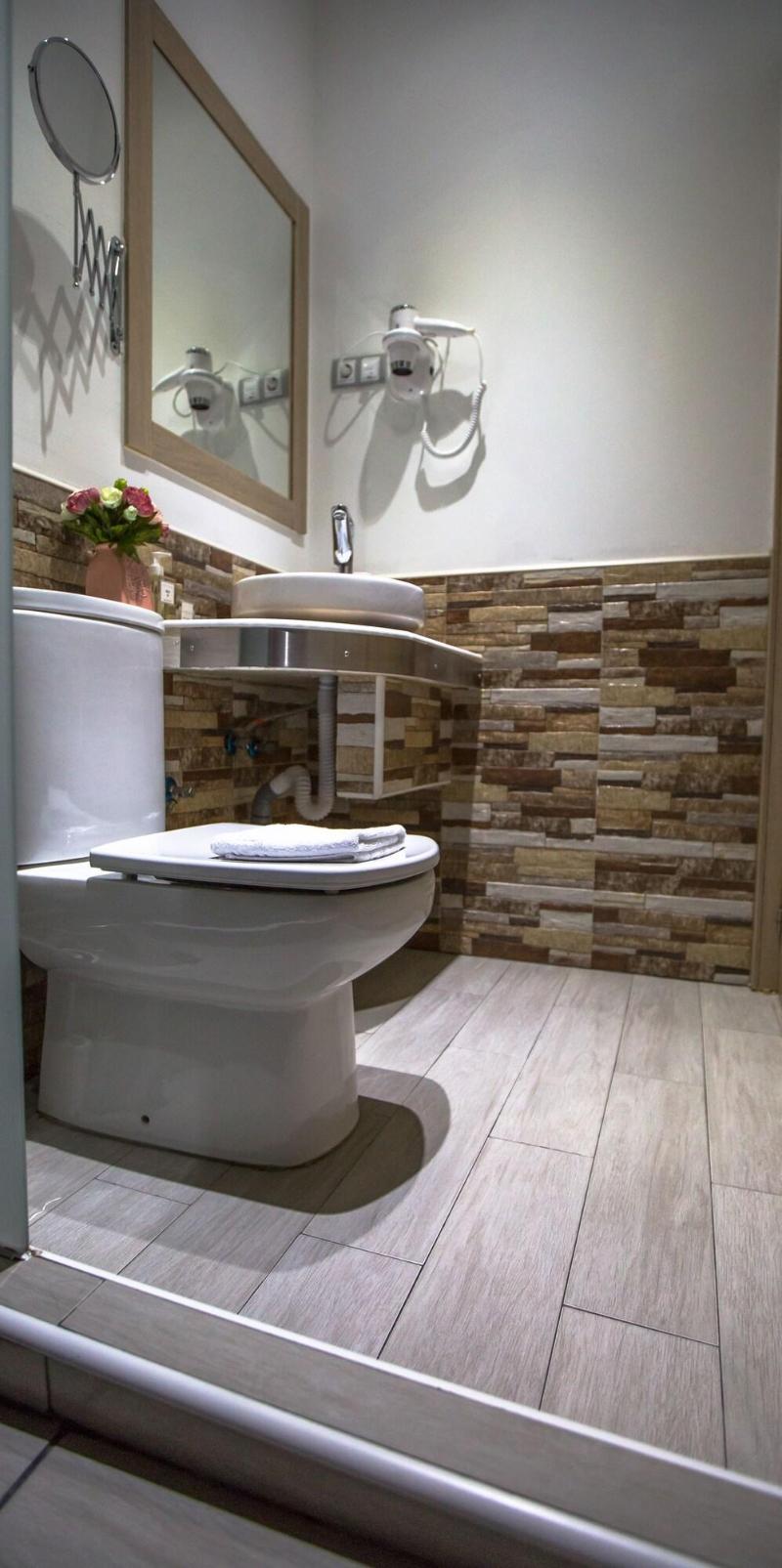 Hostal Adis image