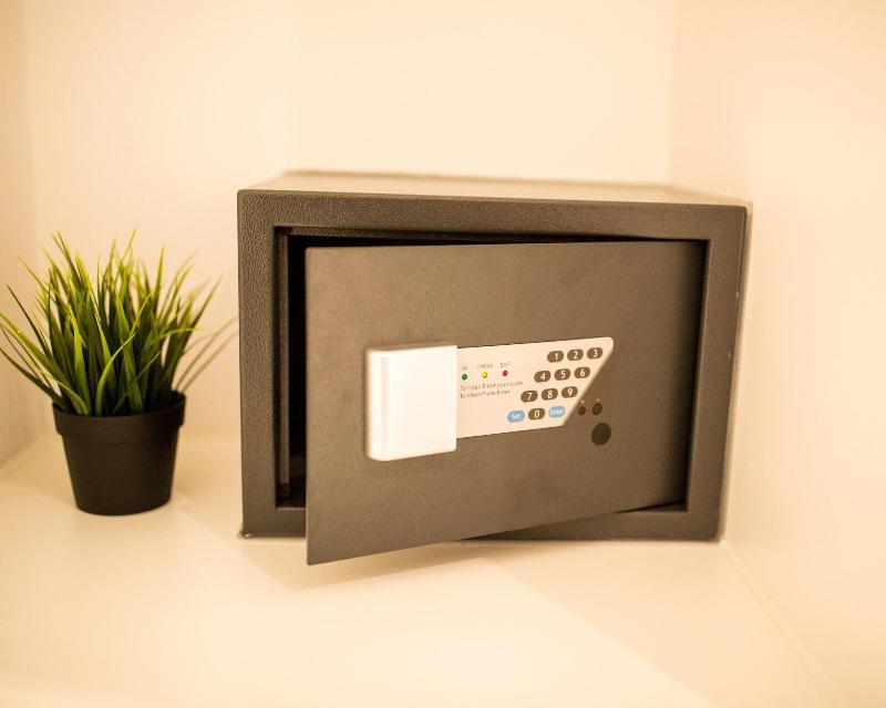 Hostal Adis image