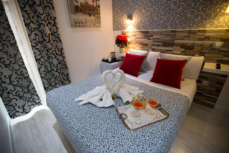 Hostal Adis image