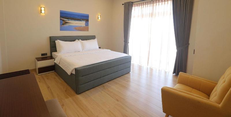 Pink Elephant Tourist Apartment Hotel image