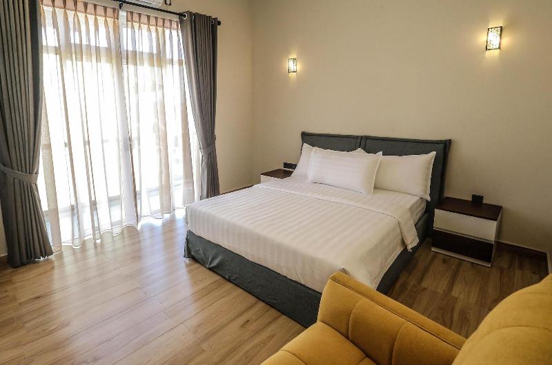 Pink Elephant Tourist Apartment Hotel image