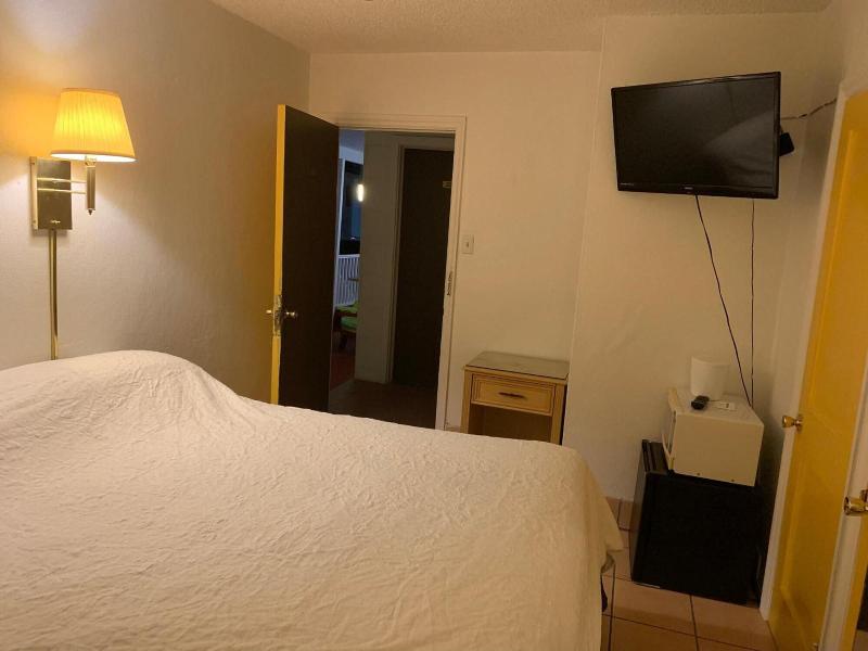 Sunshine Motel image