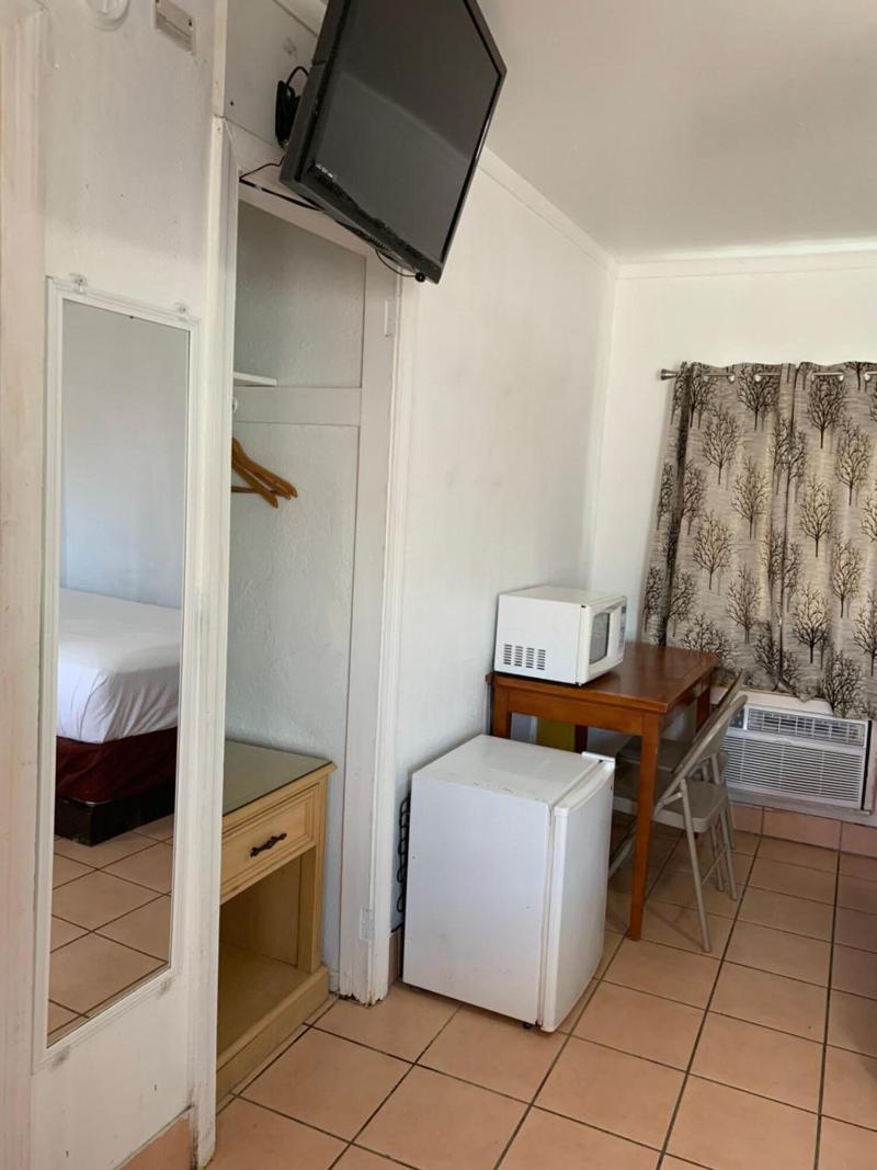 Sunshine Motel image