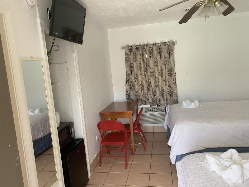 Sunshine Motel image