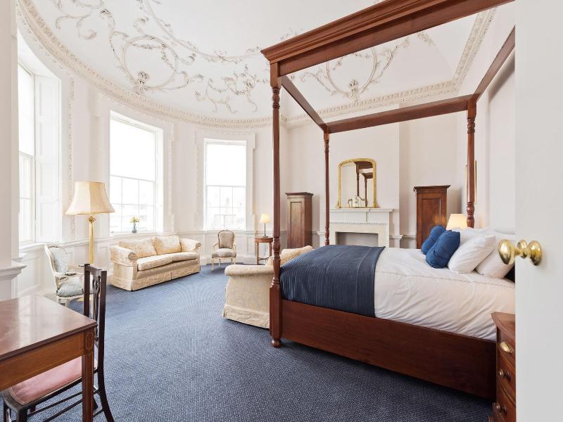 Henrietta Suites City Centre