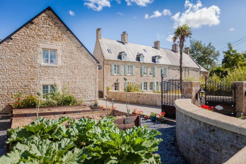 The Old Farm Of Amfreville image