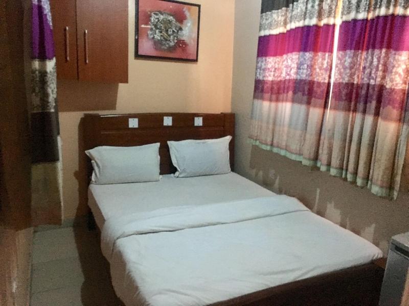 Euc Demodern Hotel Suites image
