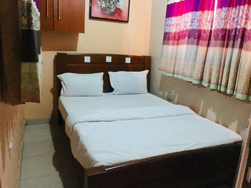 Euc Demodern Hotel Suites image