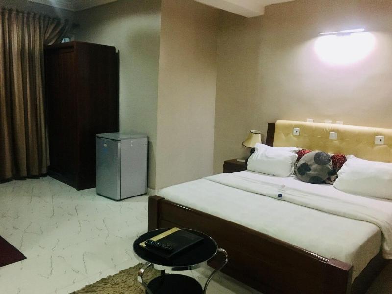 Euc Demodern Hotel Suites image