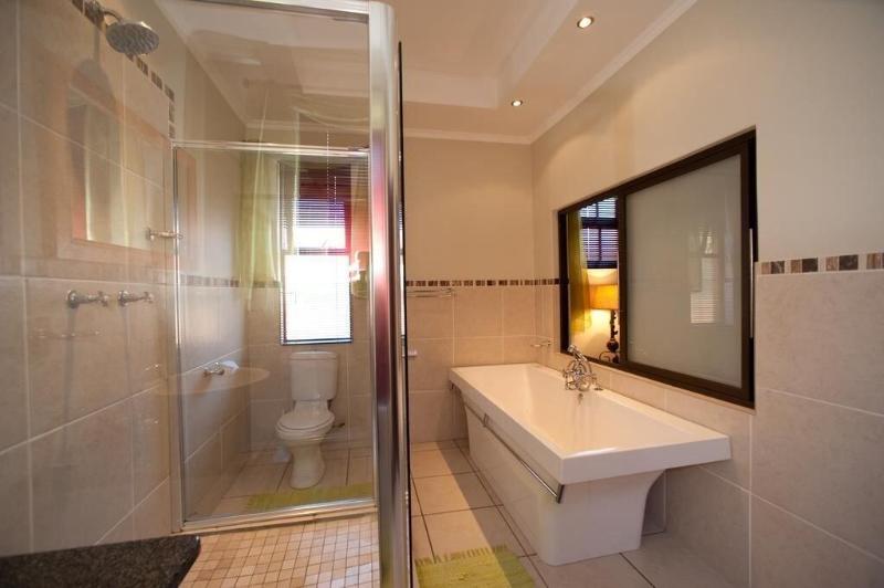 Rise And Shine Lodge image
