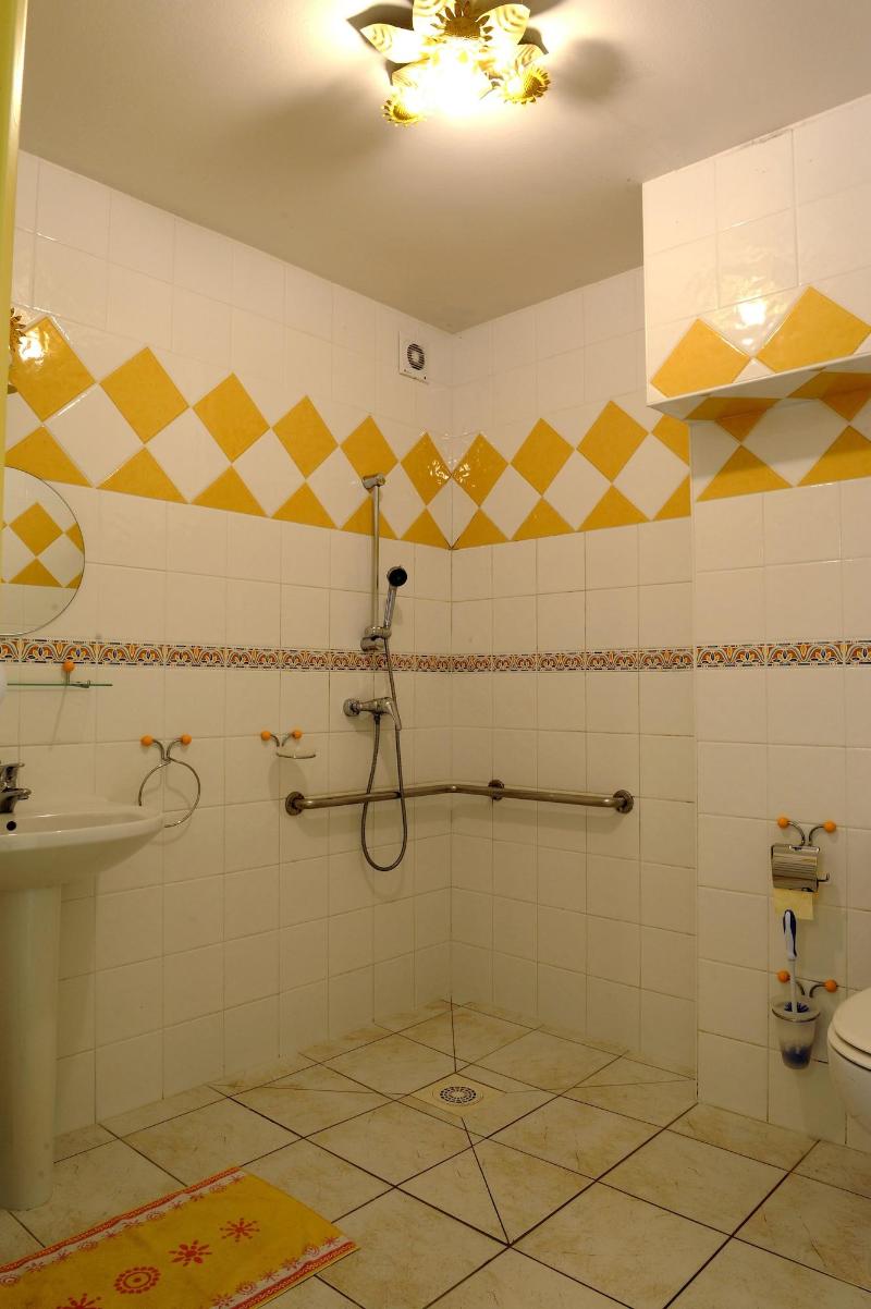 L Haubette image