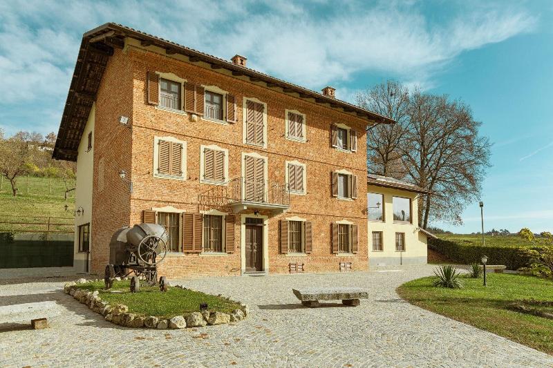 L Piasi image