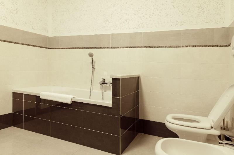 L Piasi image