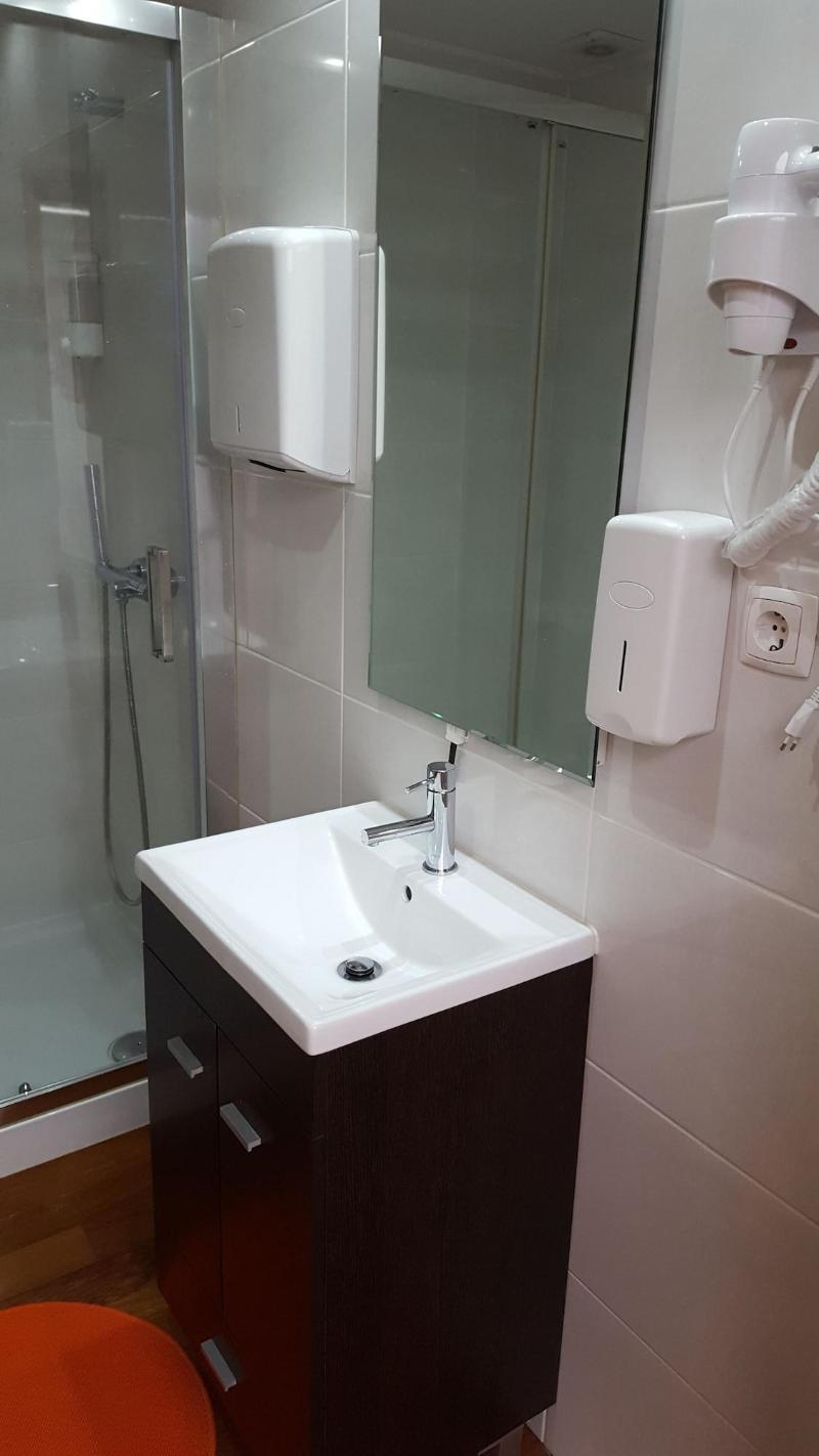 Cool Guesthouse image