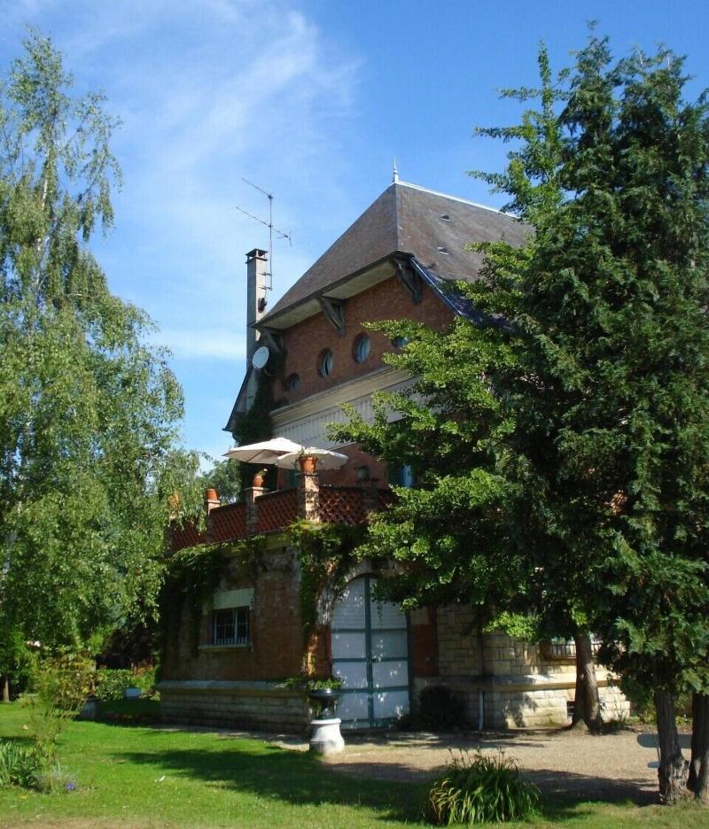 Villa Des Iris image