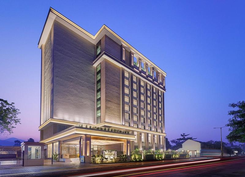 Bellevue Sarovar Portico image