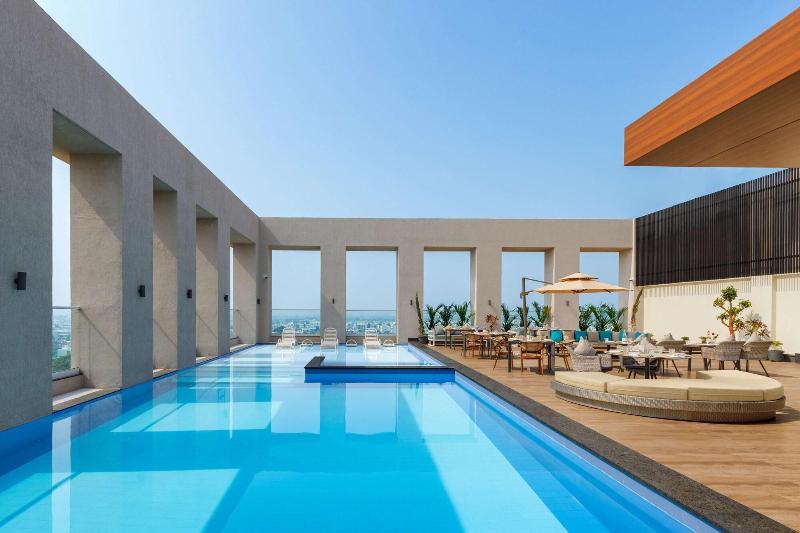 Bellevue Sarovar Portico image