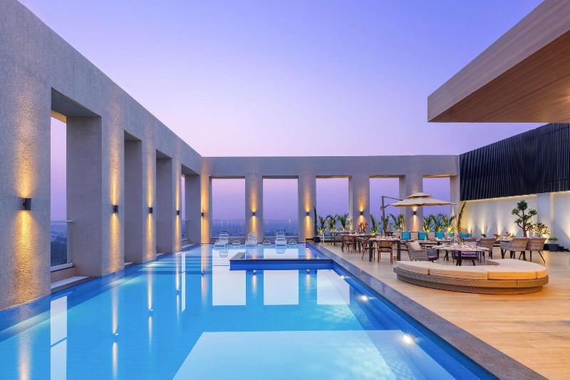 Bellevue Sarovar Portico image