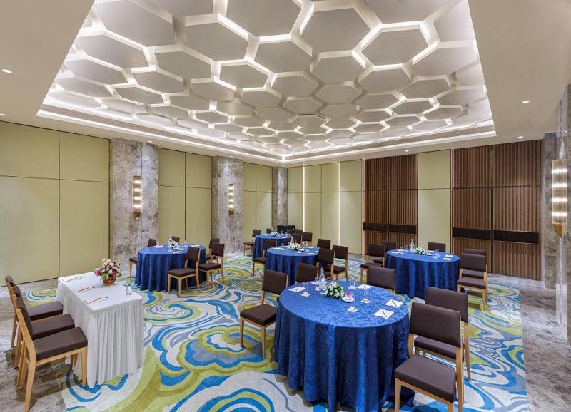 Bellevue Sarovar Portico image