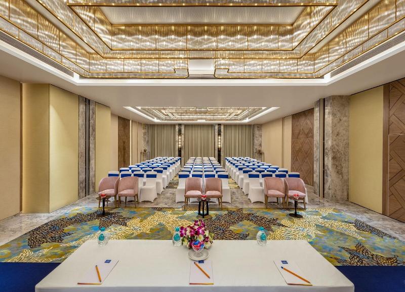 Bellevue Sarovar Portico image