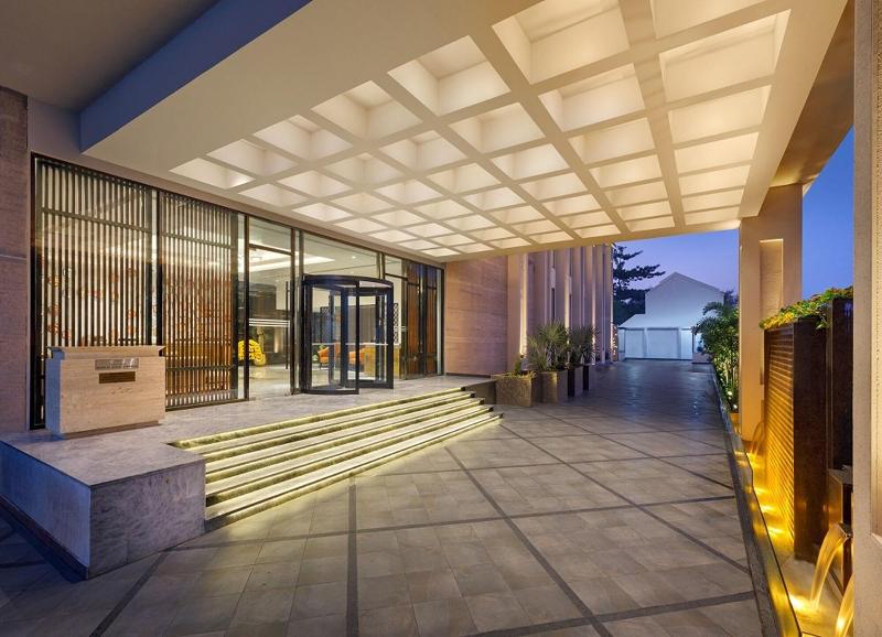 Bellevue Sarovar Portico image
