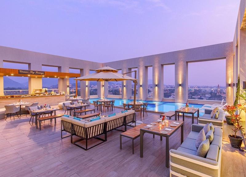 Bellevue Sarovar Portico image