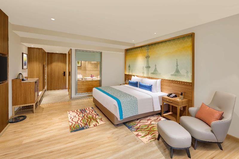 Bellevue Sarovar Portico image