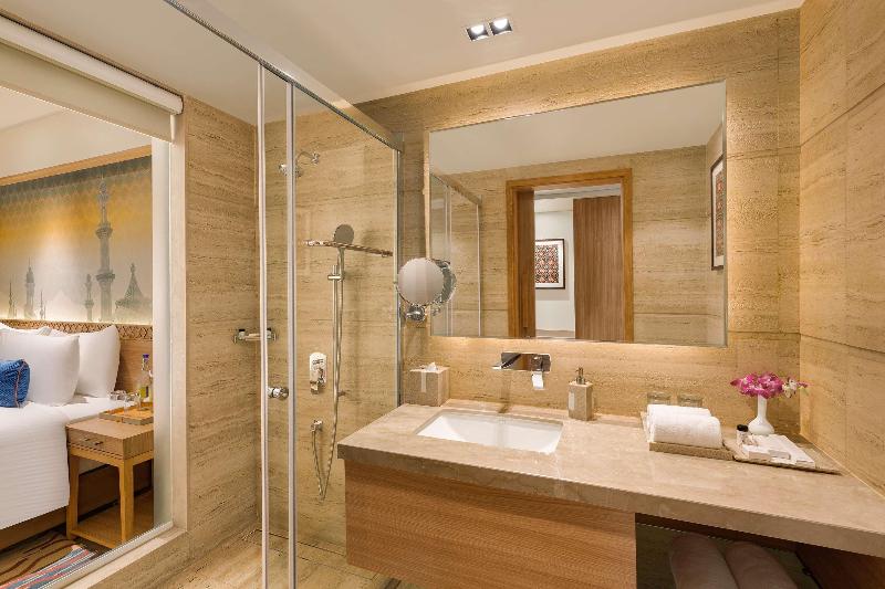 Bellevue Sarovar Portico image