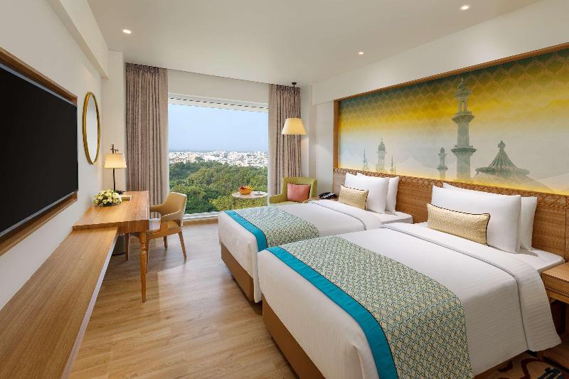 Bellevue Sarovar Portico image