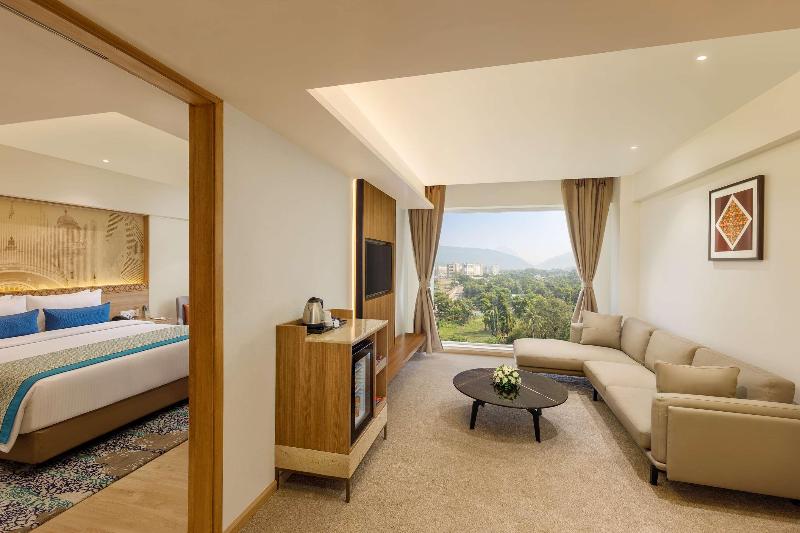 Bellevue Sarovar Portico image