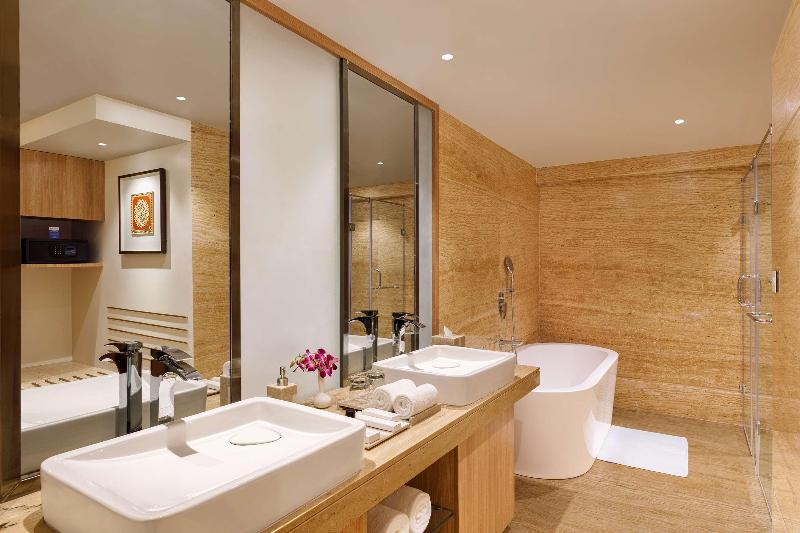 Bellevue Sarovar Portico image