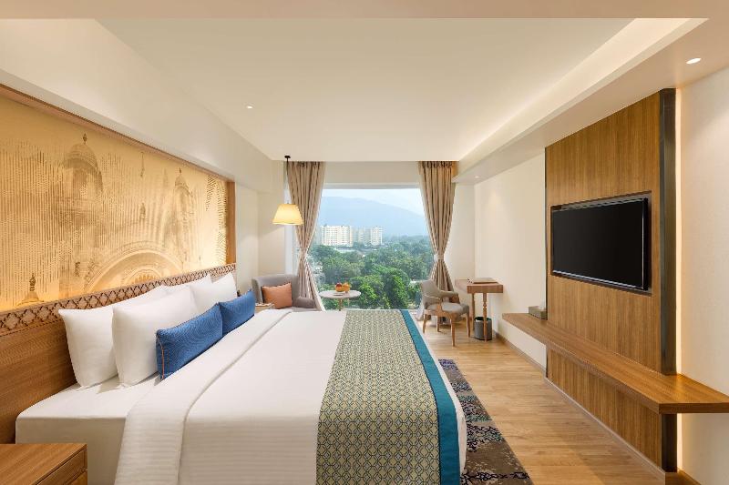 Bellevue Sarovar Portico image