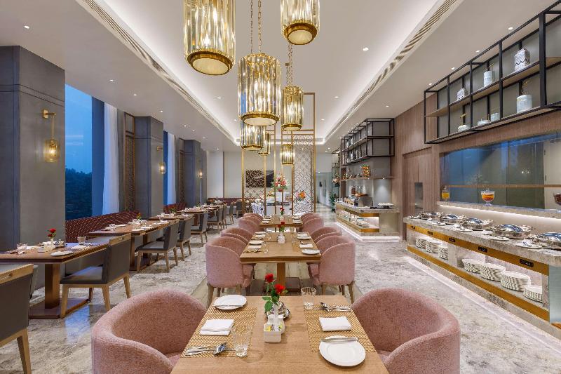 Bellevue Sarovar Portico image