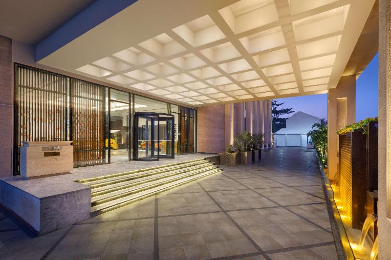 Bellevue Sarovar Portico image