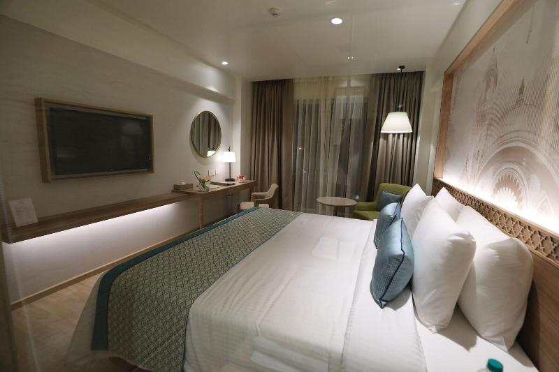 Bellevue Sarovar Portico image