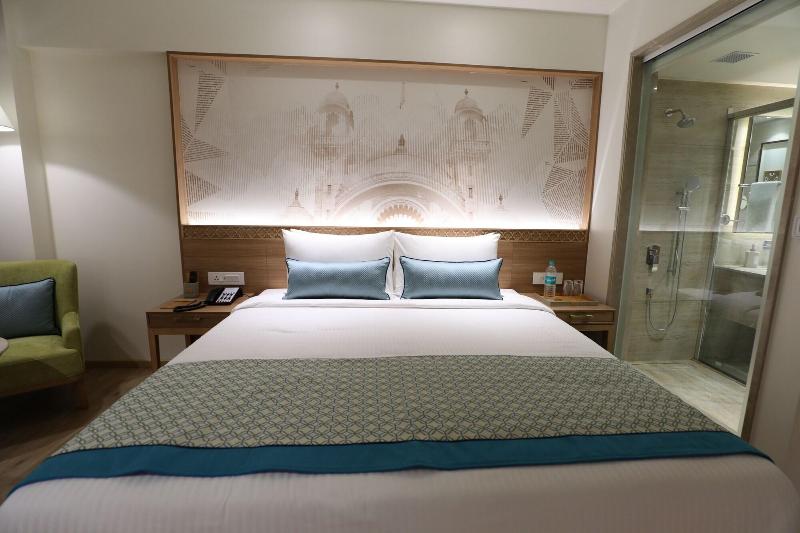 Bellevue Sarovar Portico image