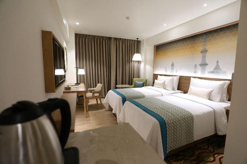 Bellevue Sarovar Portico image