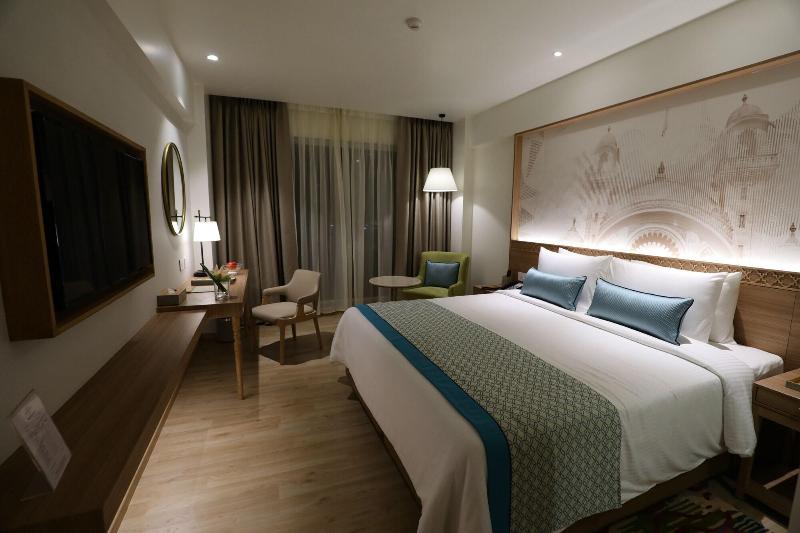 Bellevue Sarovar Portico image