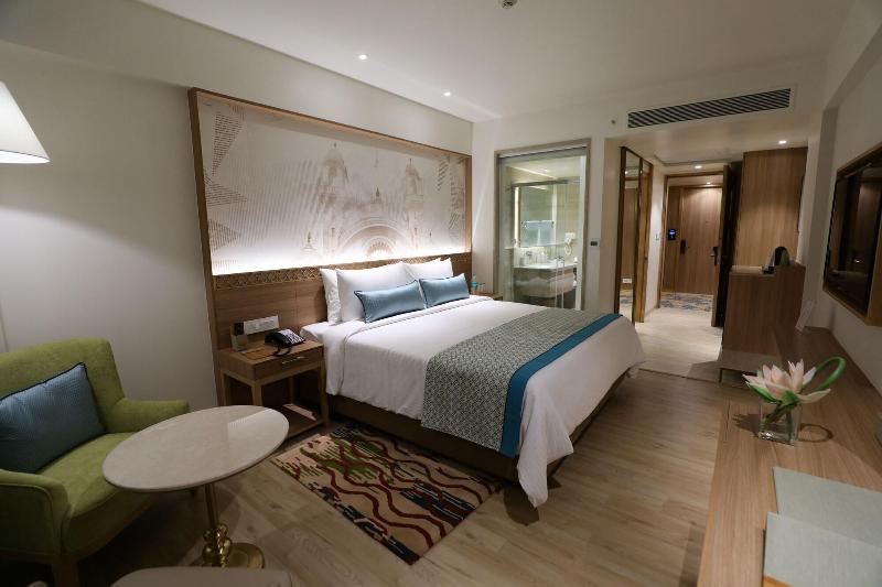 Bellevue Sarovar Portico image