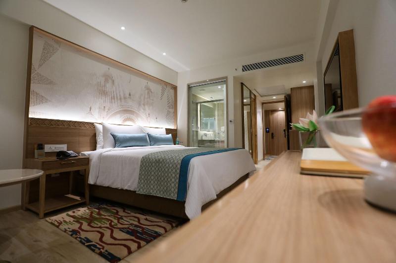 Bellevue Sarovar Portico image