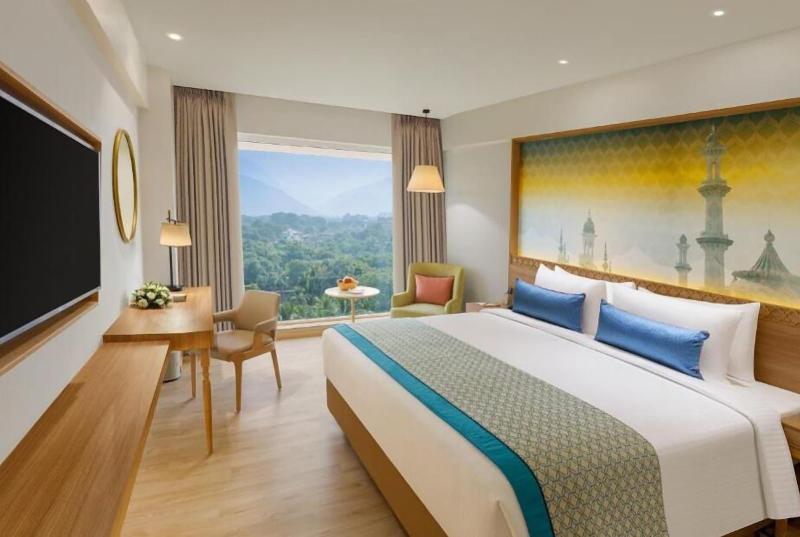 Bellevue Sarovar Portico image