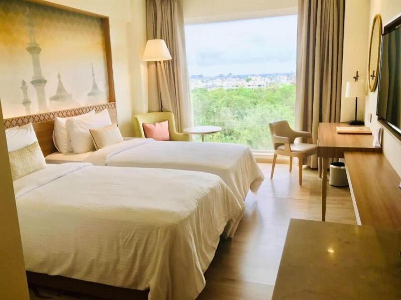Bellevue Sarovar Portico image