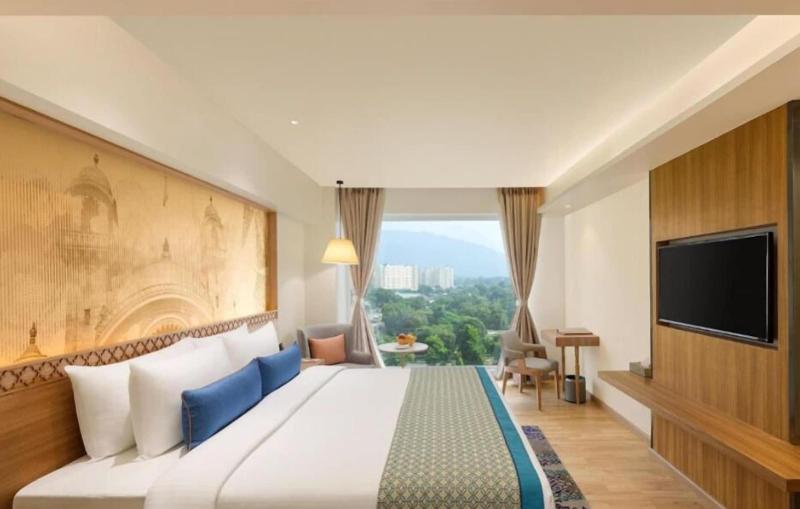 Bellevue Sarovar Portico image