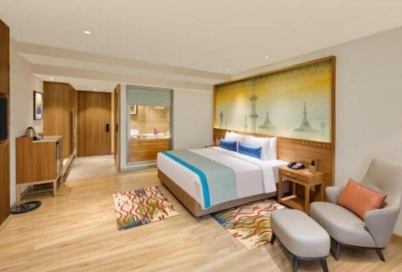 Bellevue Sarovar Portico image