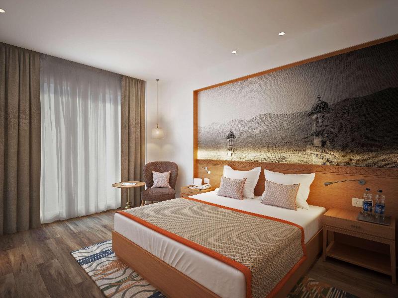 Bellevue Sarovar Portico image