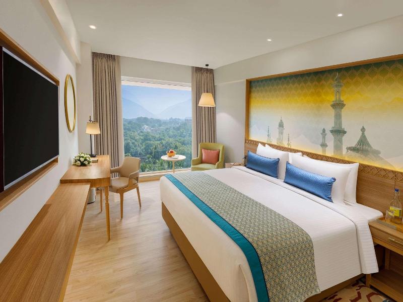 Bellevue Sarovar Portico image